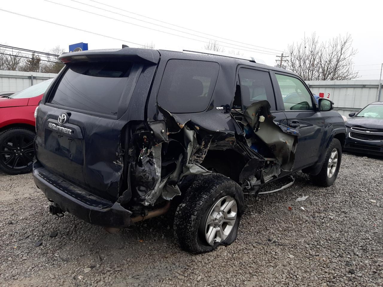 2017 TOYOTA 4RUNNER SR - Фото 3