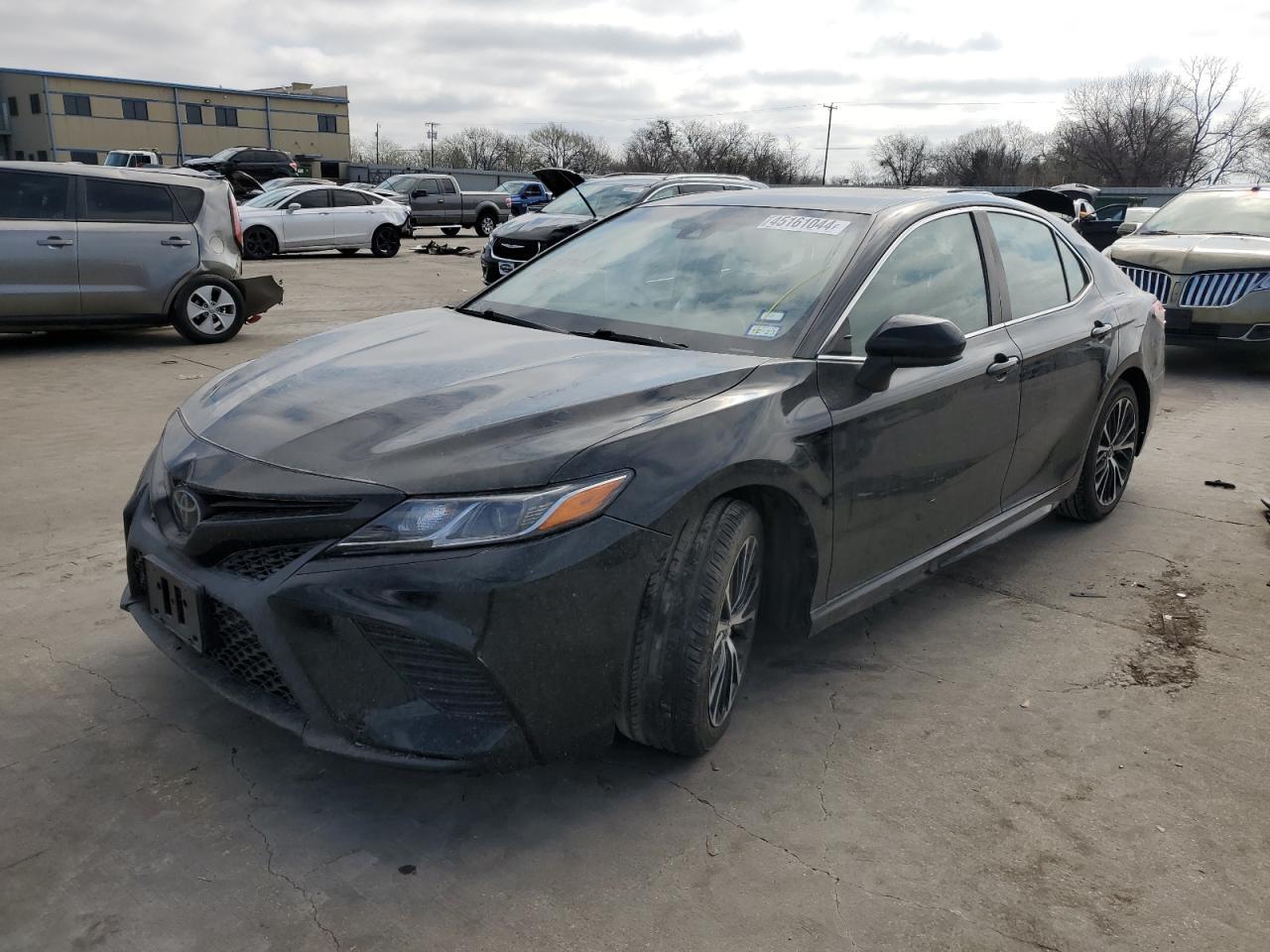 2020 TOYOTA CAMRY SE