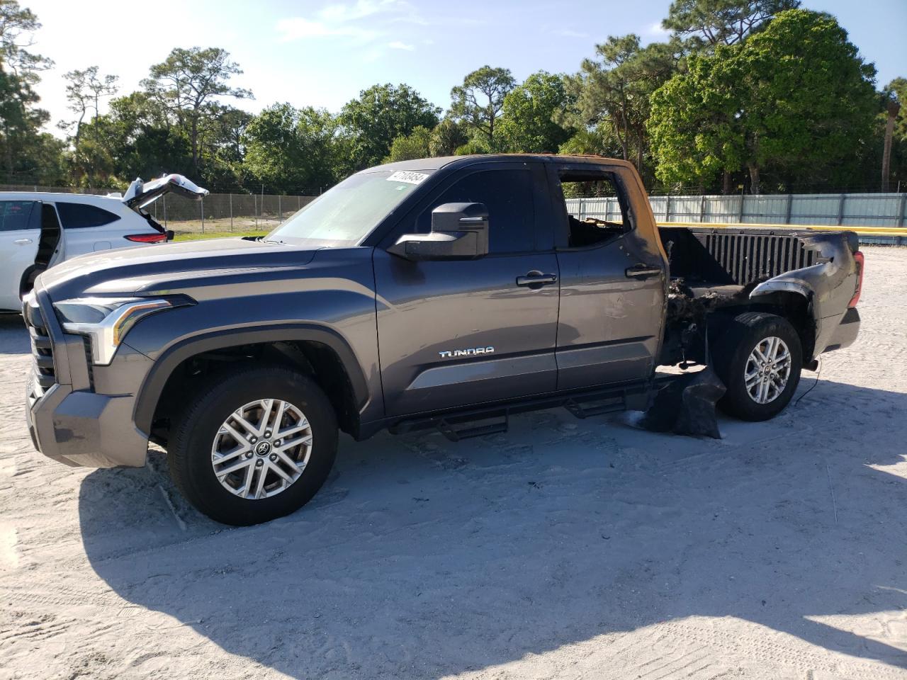 2022 TOYOTA TUNDRA DOU car image