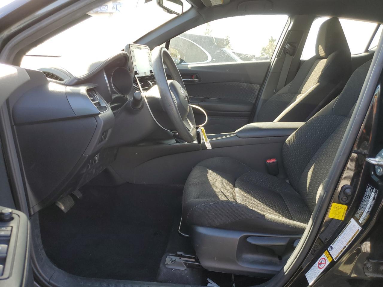 2019 TOYOTA C-HR XLE - Image 7