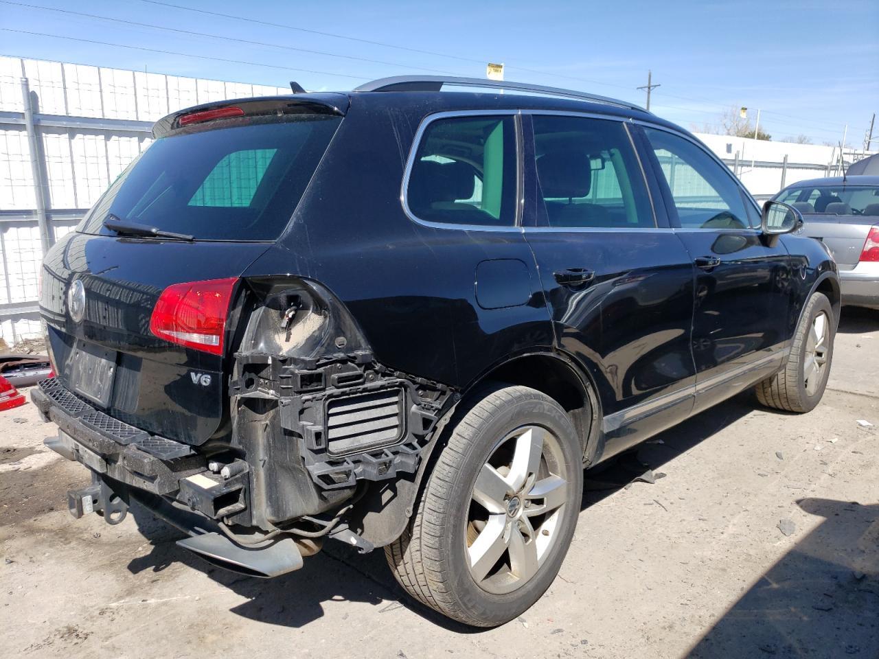 2013 VOLKSWAGEN TOUAREG V6 - Image 3