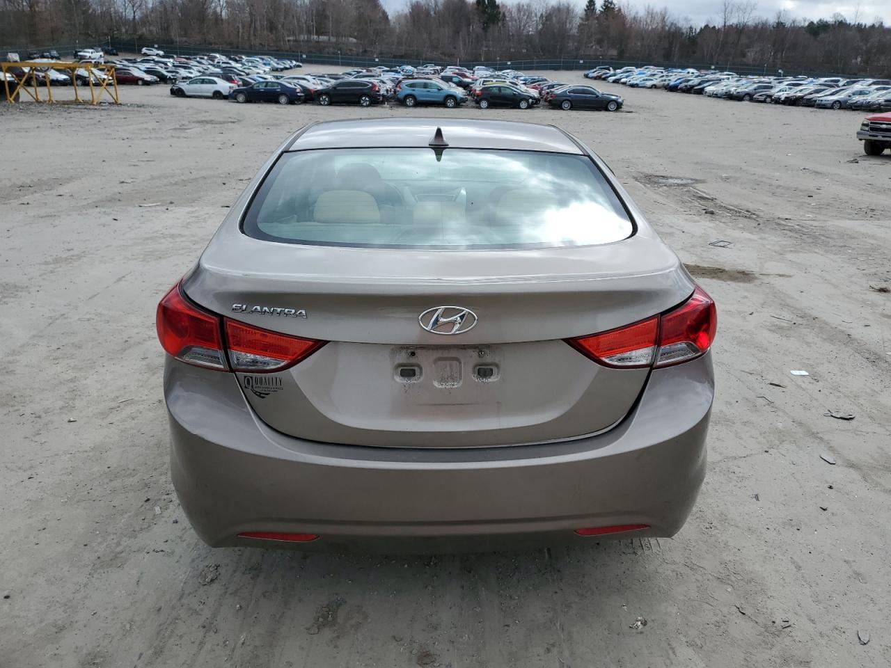 2013 HYUNDAI ELANTRA GL - Image 6