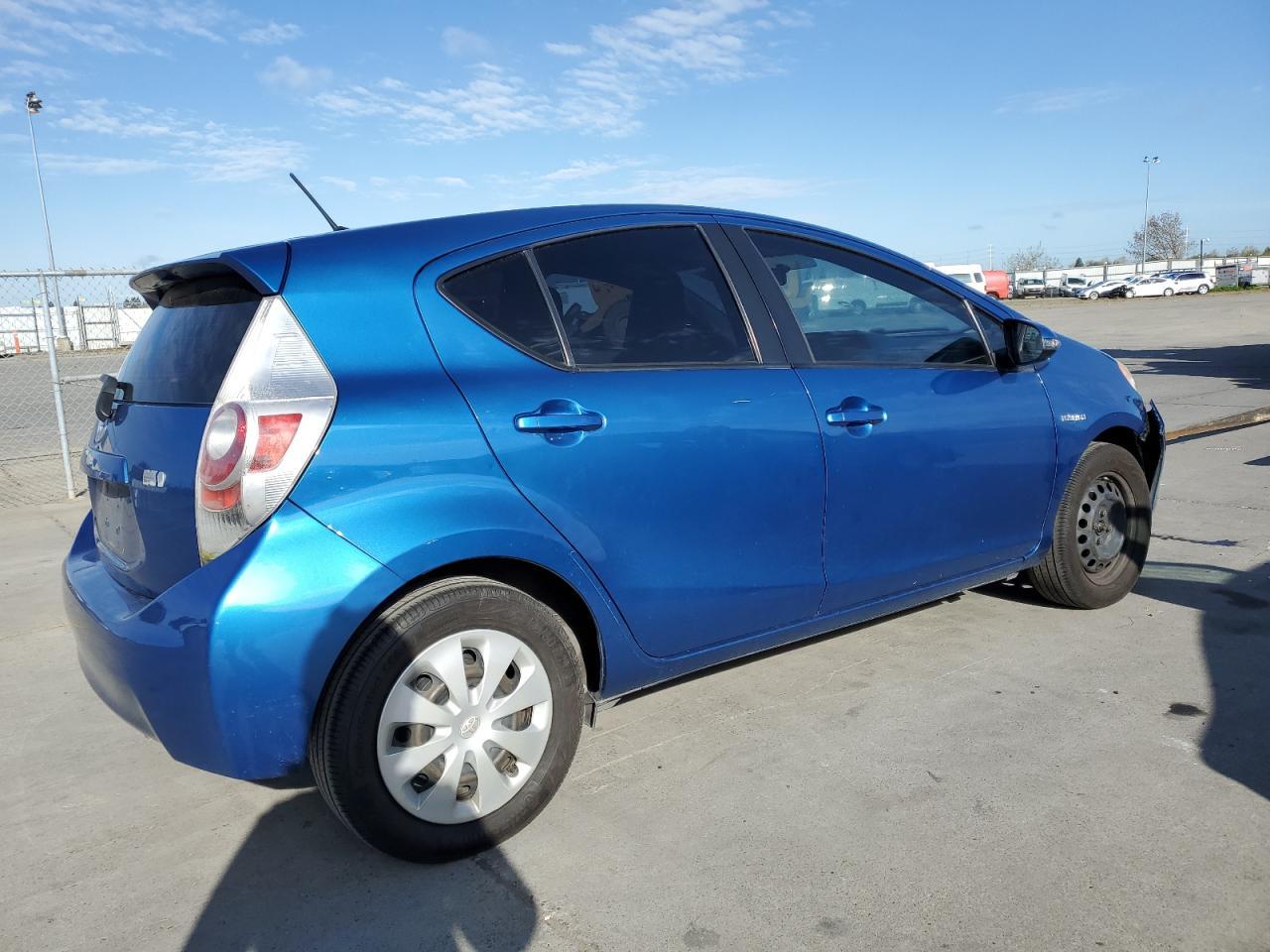 2013 TOYOTA PRIUS C - Фото 3