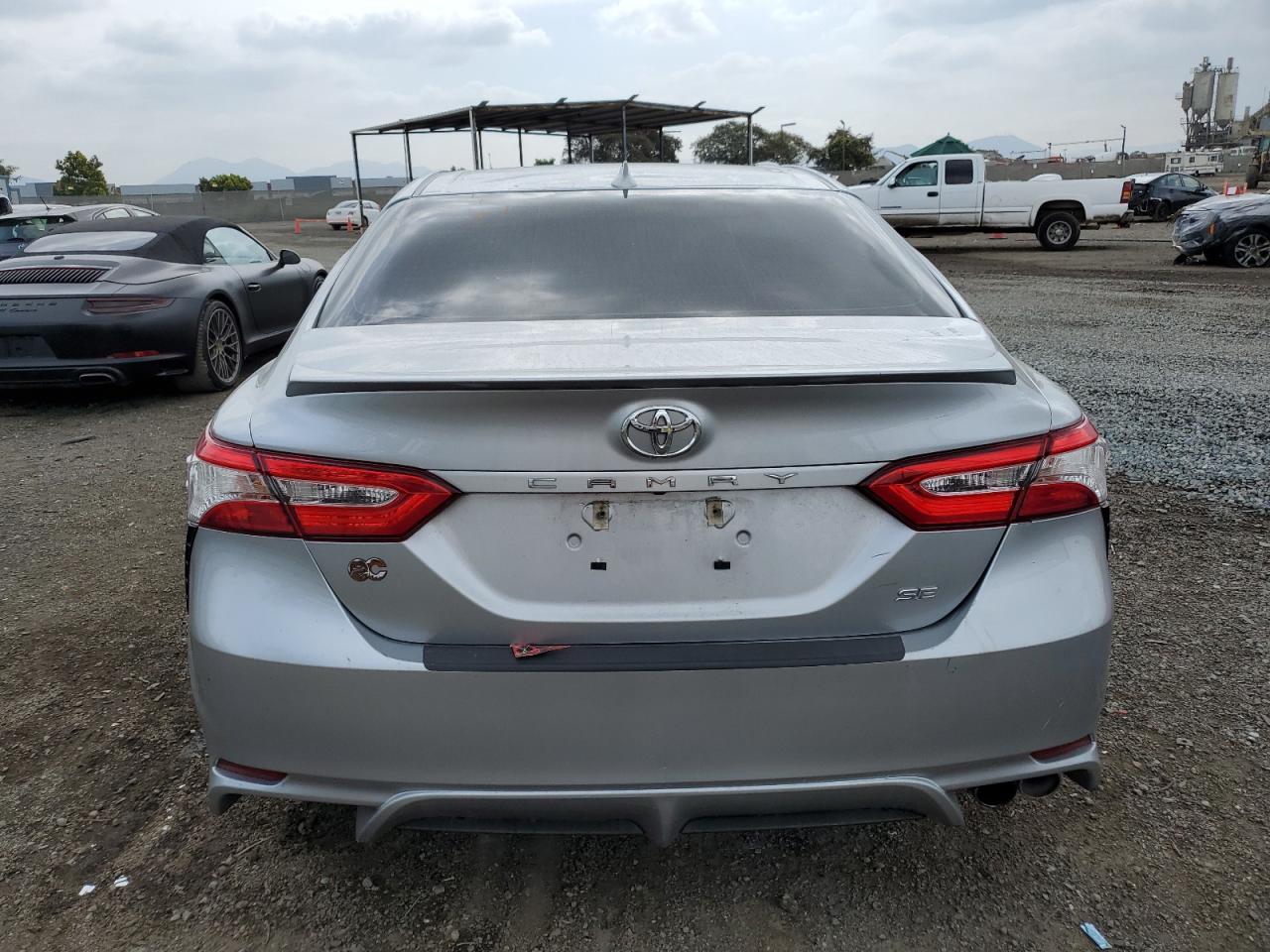 2020 TOYOTA CAMRY SE - Фото 6