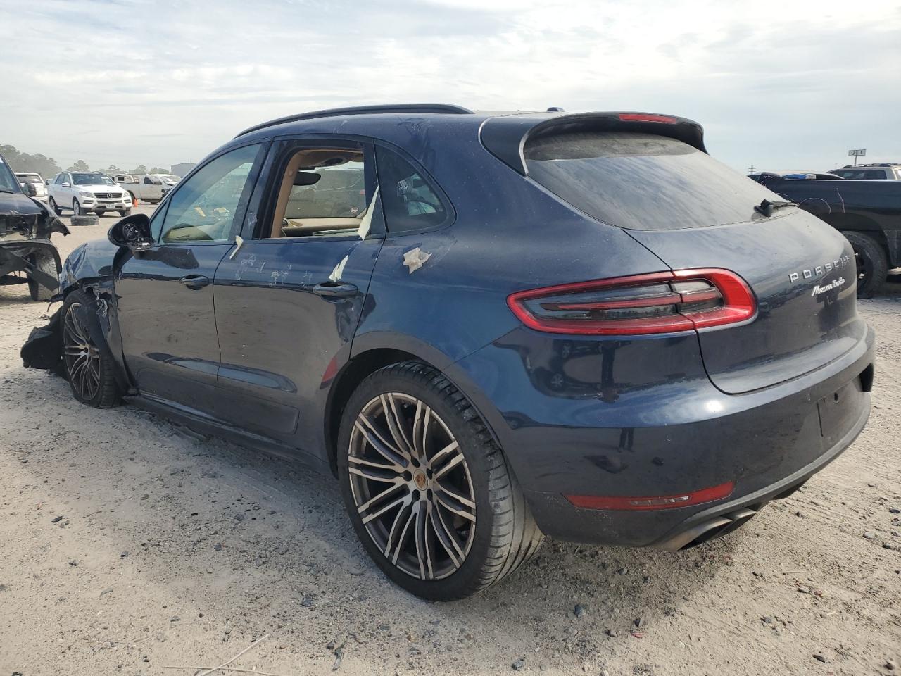 2015 PORSCHE MACAN TURB - Image 2