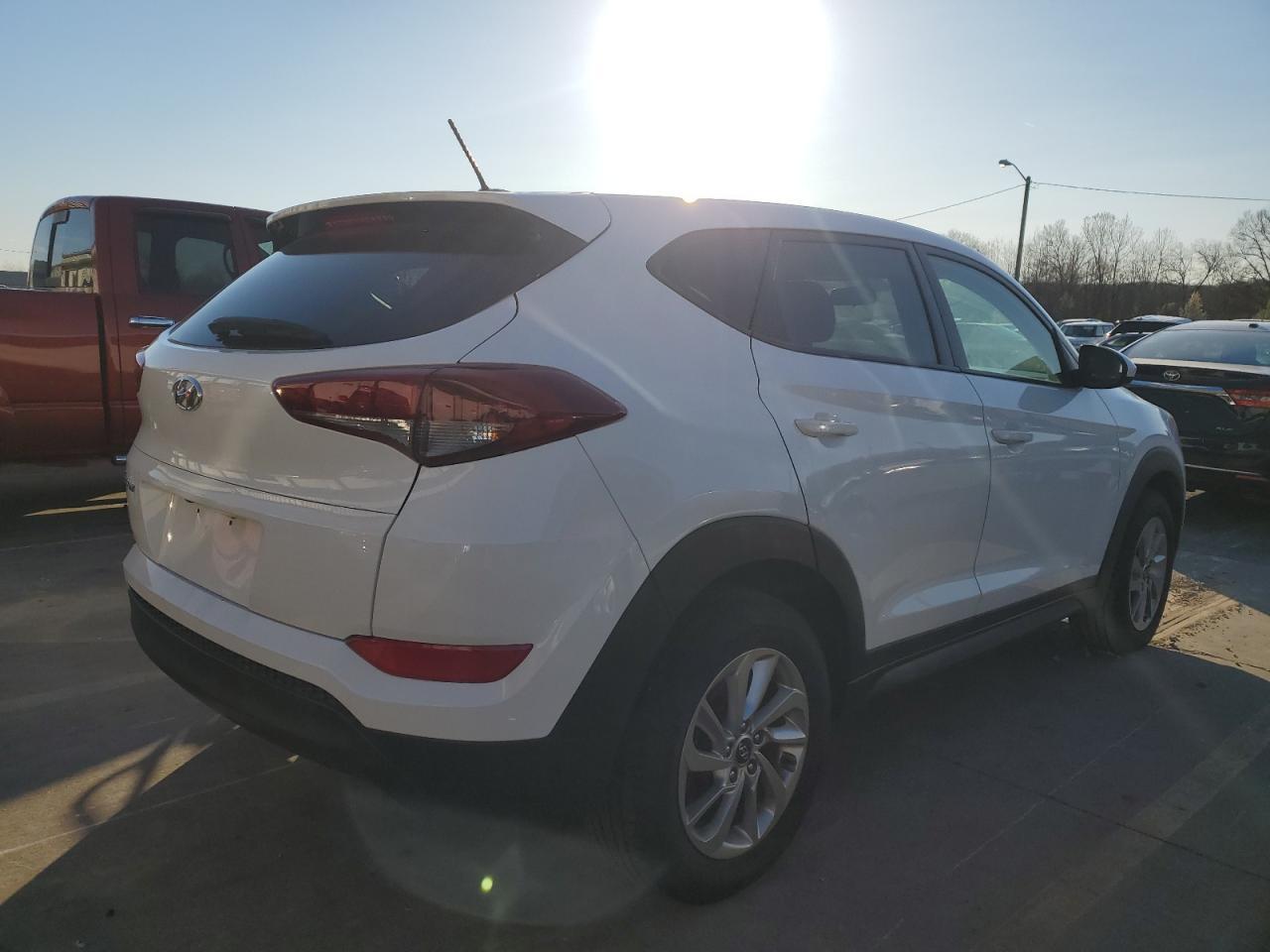 2016 HYUNDAI TUCSON SE - Фото 3