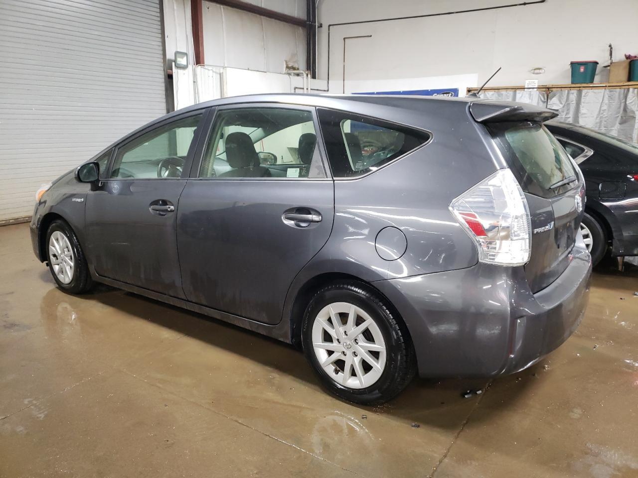 2013 TOYOTA PRIUS V - Image 2
