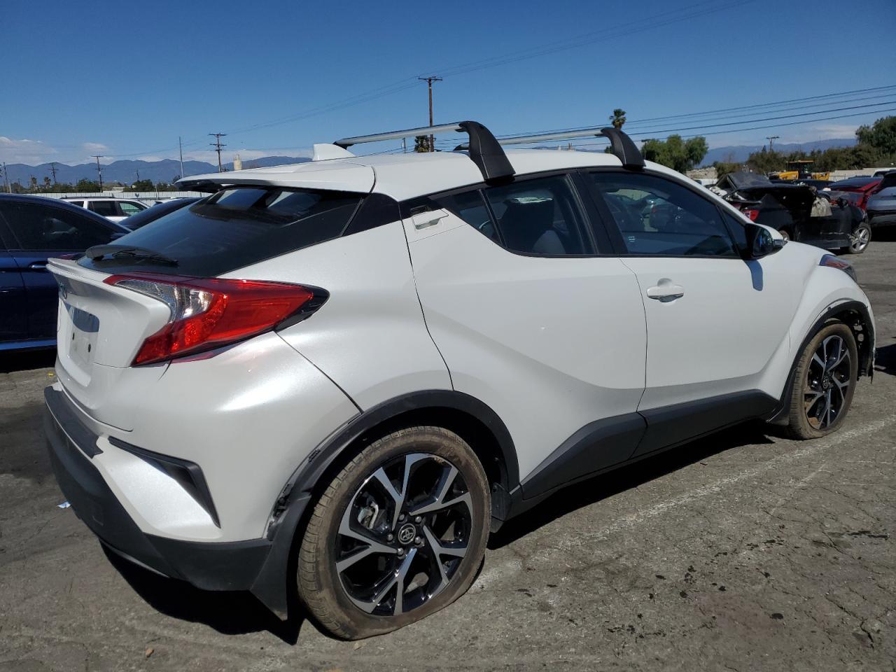 2022 TOYOTA C-HR XLE - Фото 3