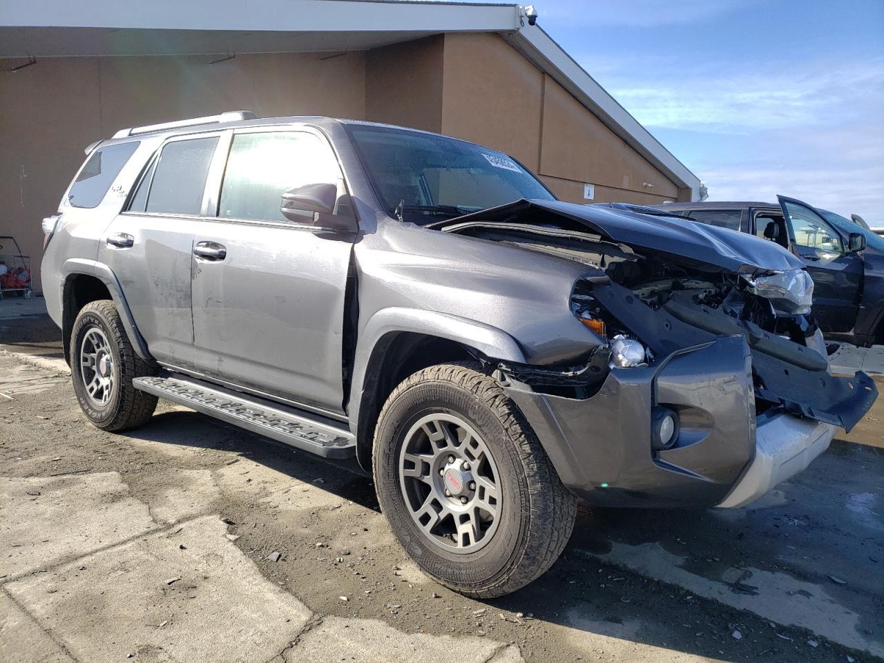 2018 TOYOTA 4RUNNER SR - Image 4