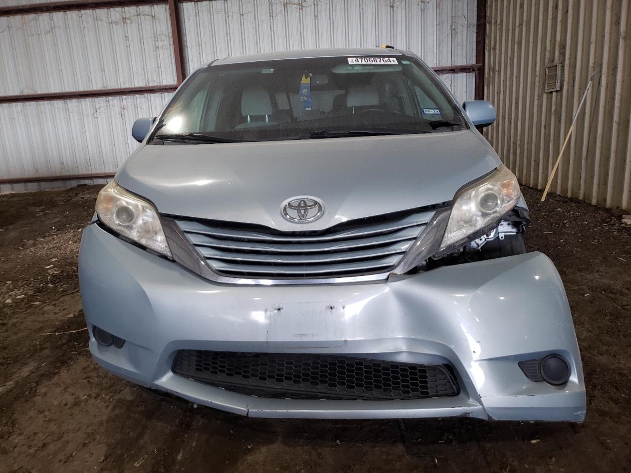 2015 TOYOTA SIENNA LE - Фото 5