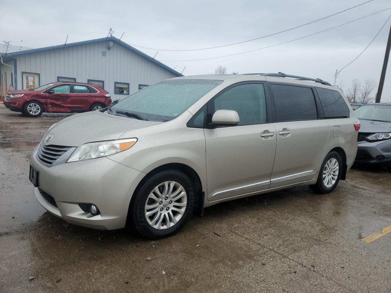 2015 TOYOTA SIENNA XLE