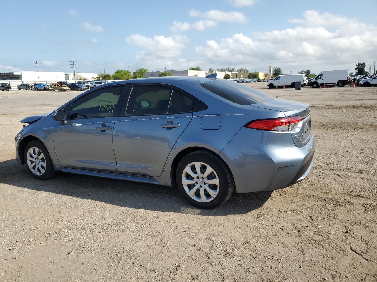 2021 TOYOTA COROLLA LE - Фото 2