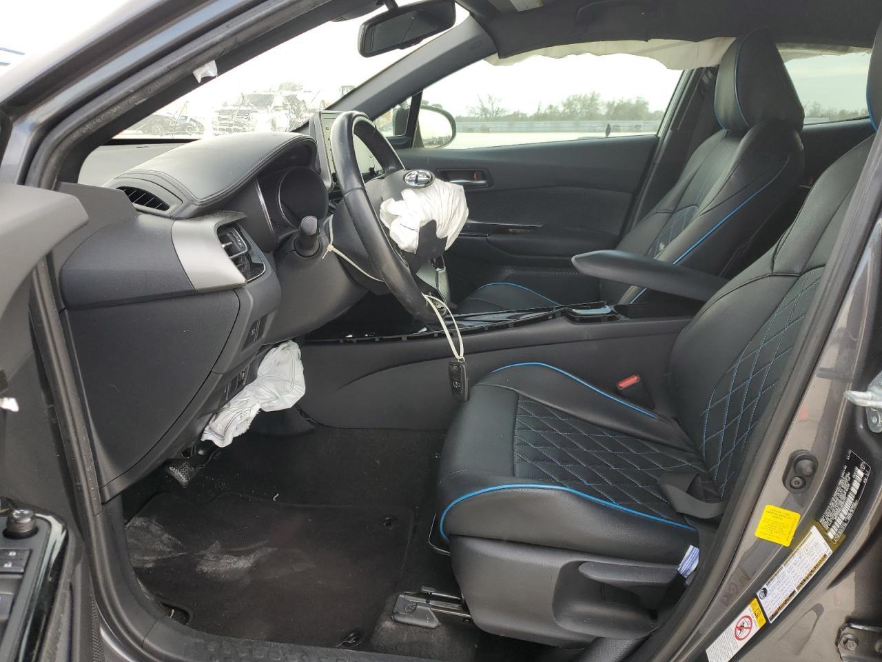 2019 TOYOTA C-HR XLE - Фото 7