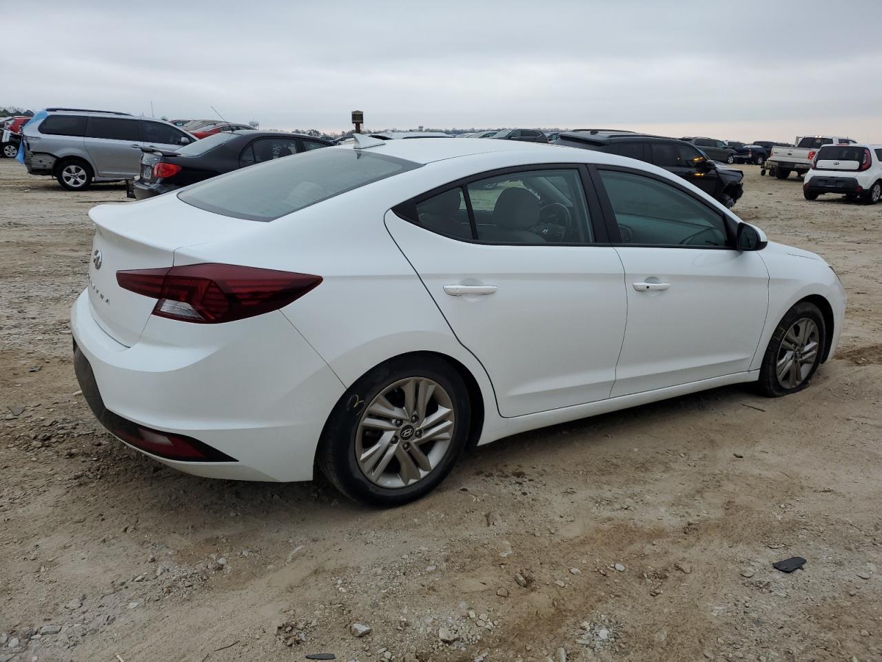 2019 HYUNDAI ELANTRA SE - Image 3