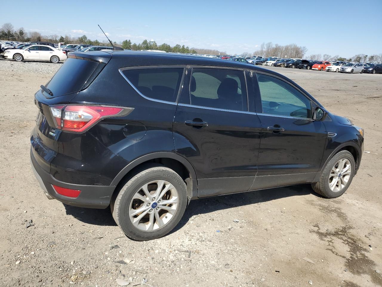 2017 FORD ESCAPE SE - Image 3