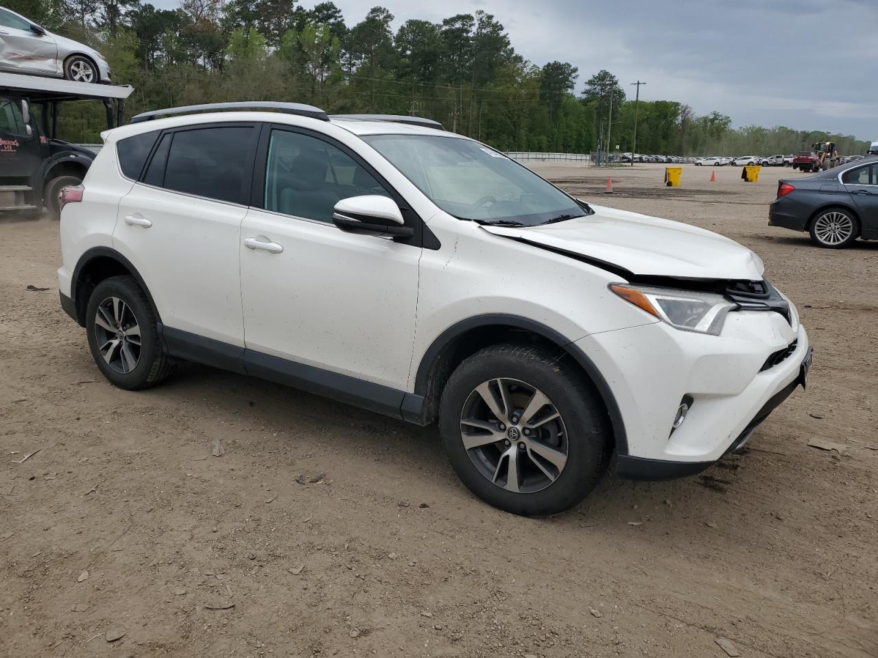 2017 TOYOTA RAV4 XLE - Image 4