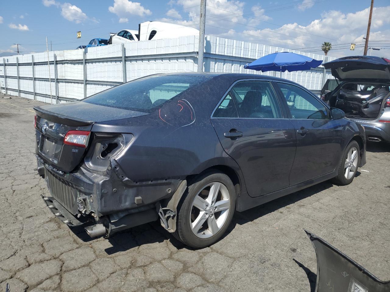 2014 TOYOTA CAMRY L - Фото 3