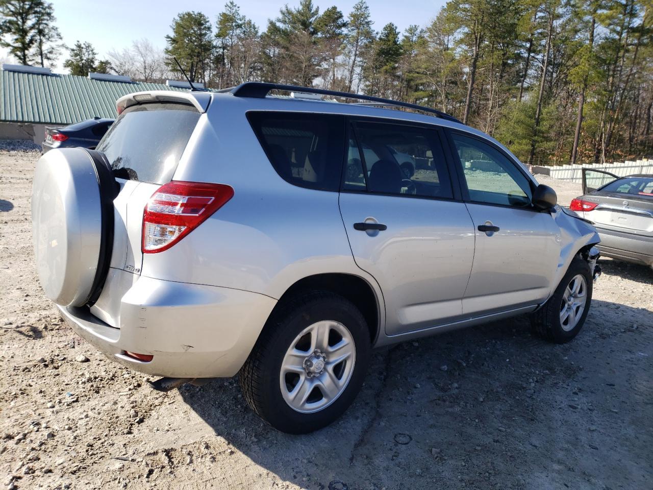 2011 TOYOTA RAV4 - Фото 3