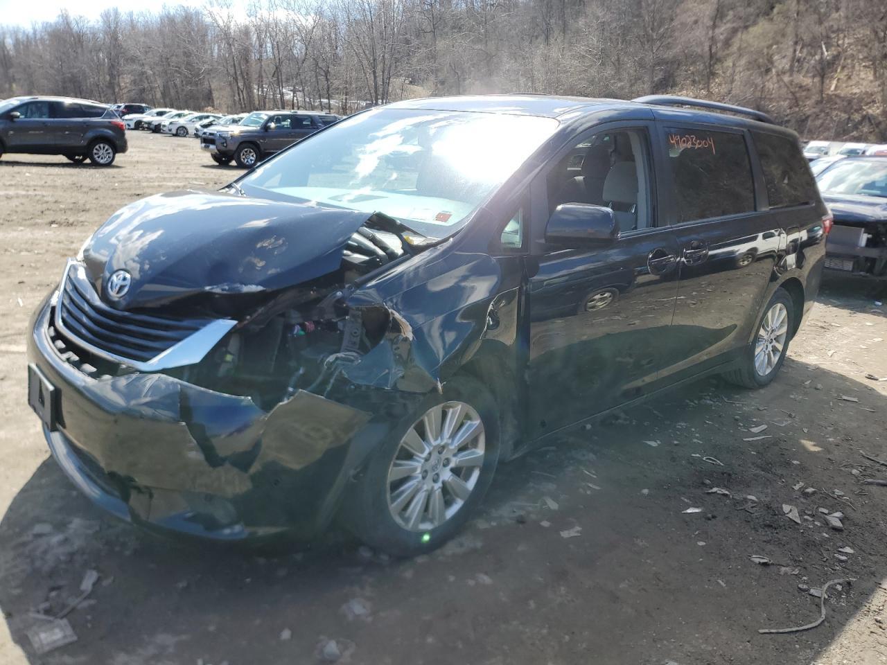 2015 TOYOTA SIENNA LE