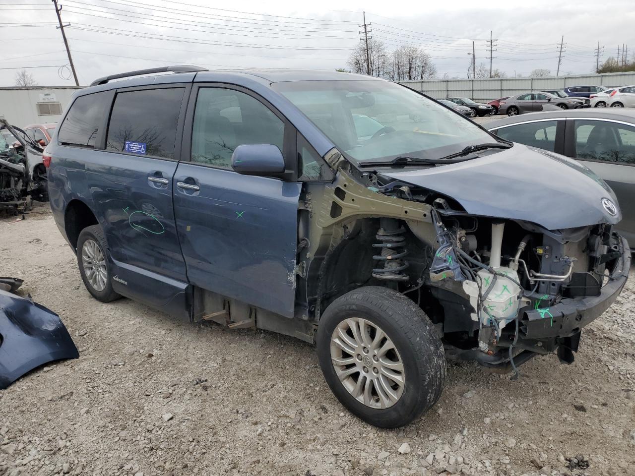 2015 TOYOTA SIENNA XLE - Фото 4