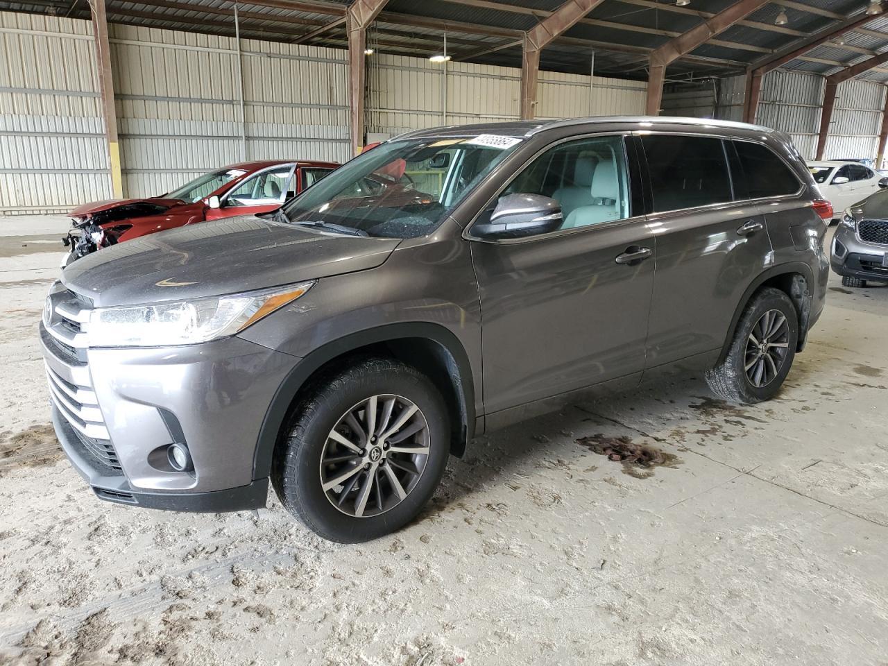 2018 TOYOTA HIGHLANDER car image