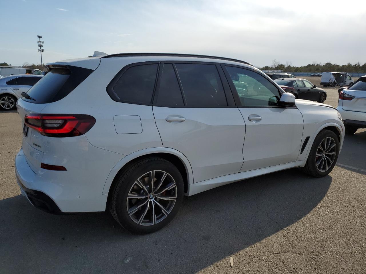 2022 BMW X5 XDRIVE4 - Фото 3