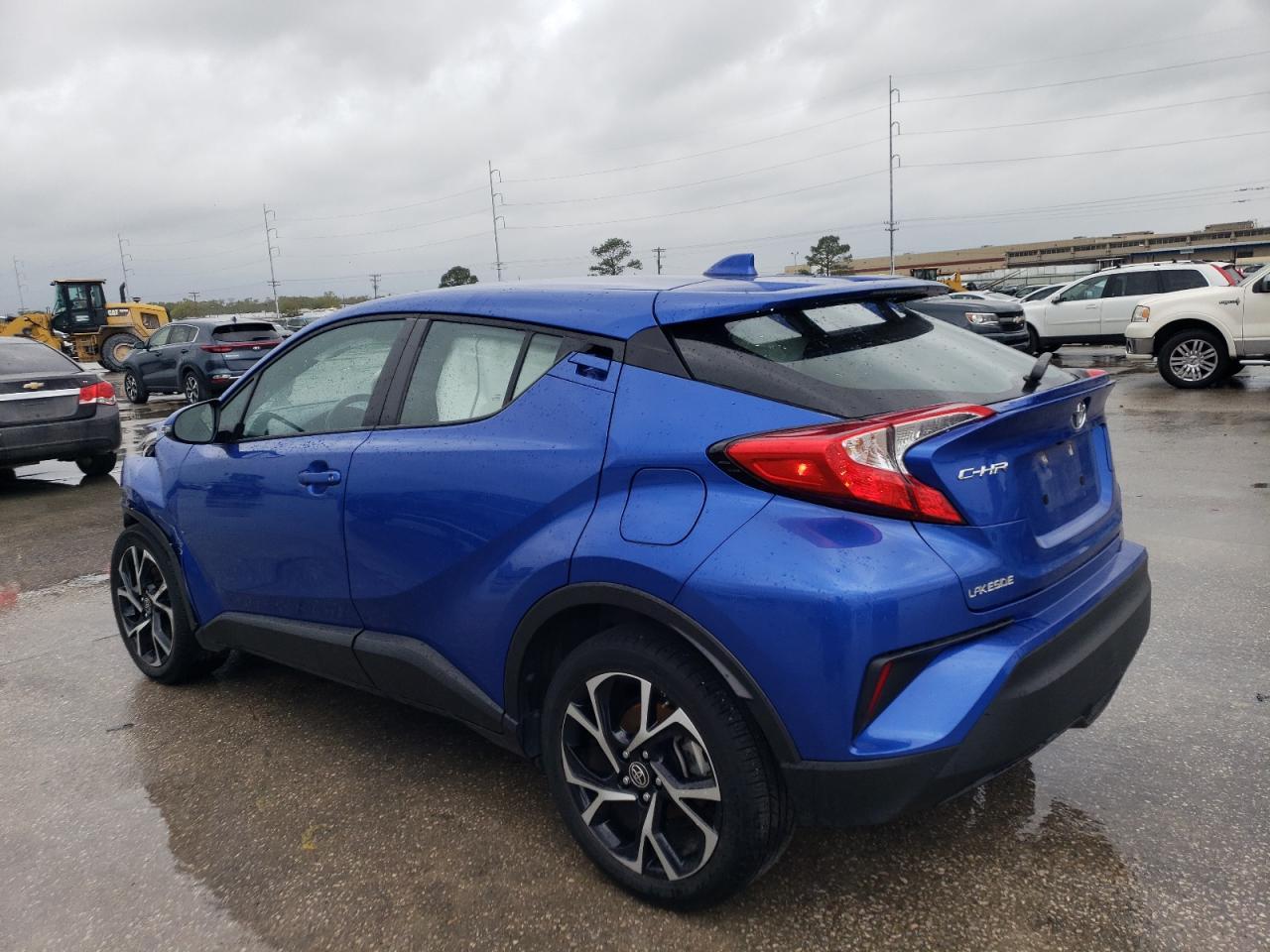 2022 TOYOTA C-HR XLE - Фото 2