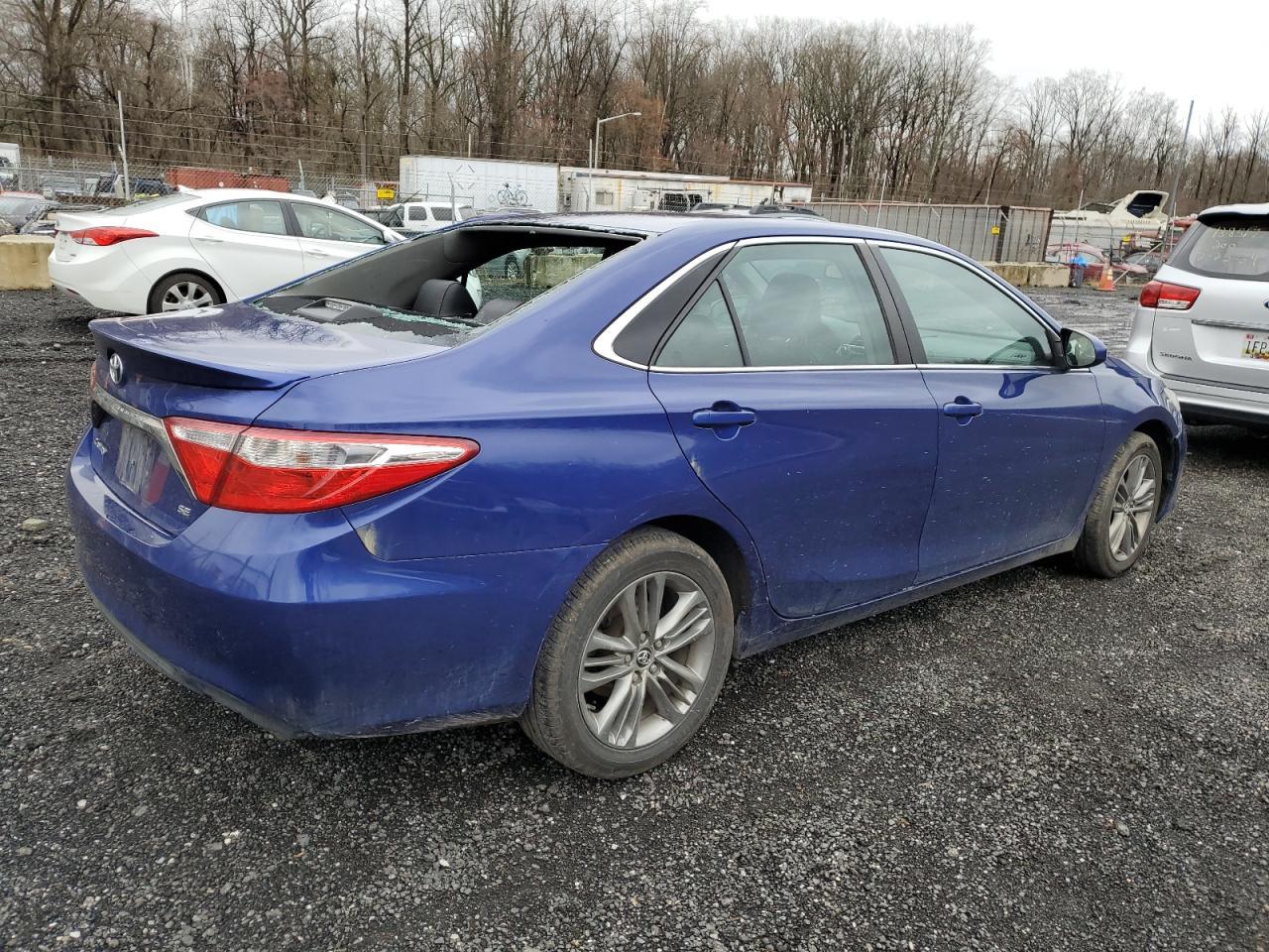 2015 TOYOTA CAMRY LE - Фото 3