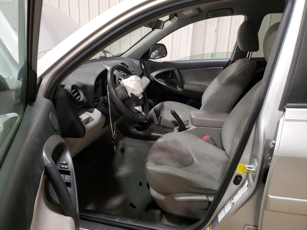 2011 TOYOTA RAV4 - Фото 7