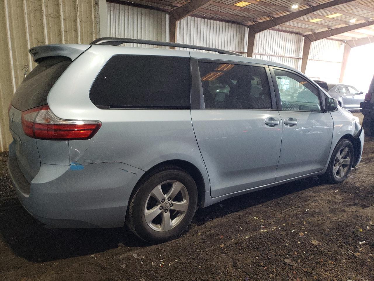 2015 TOYOTA SIENNA LE - Фото 3