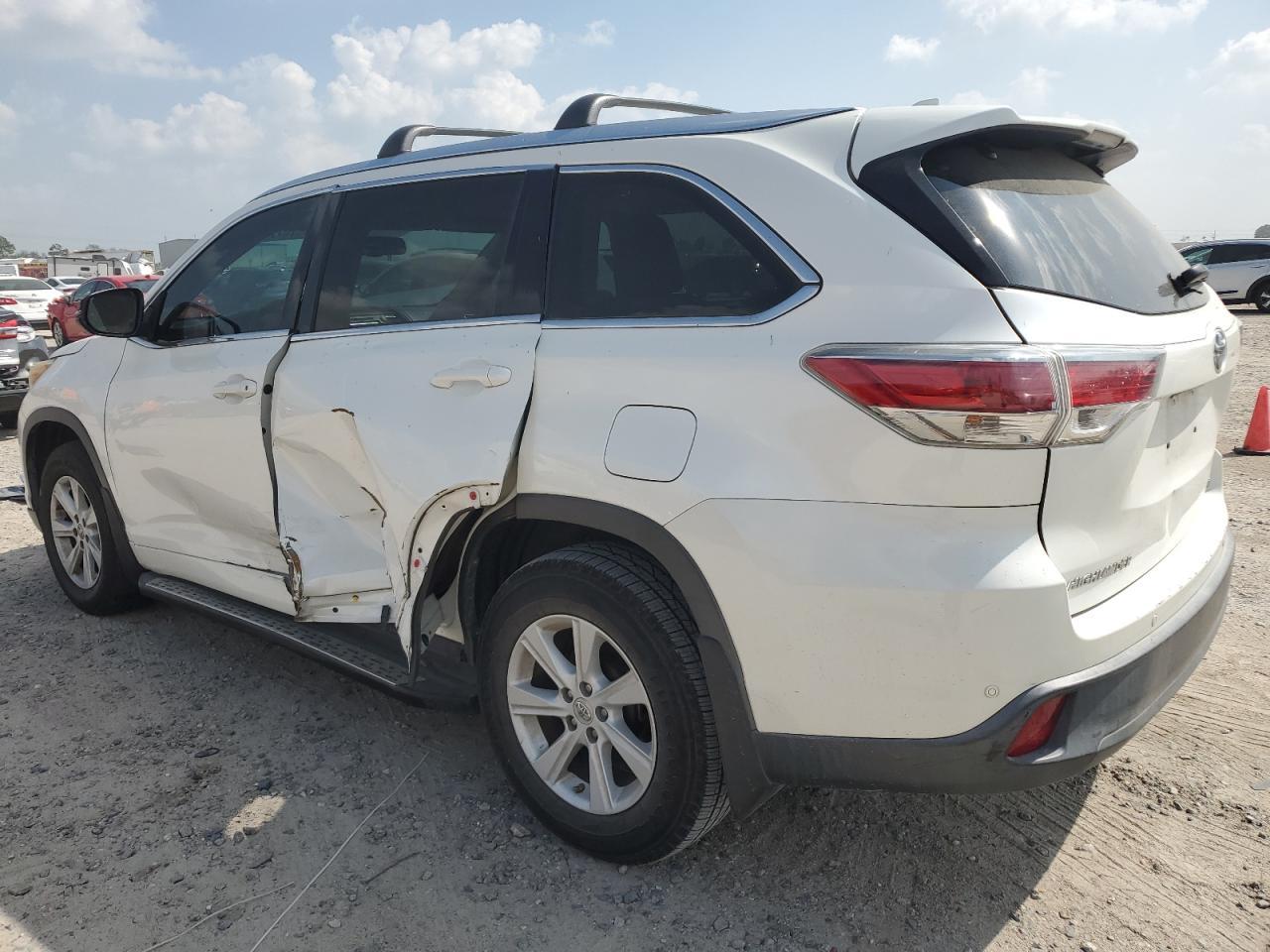 2015 TOYOTA HIGHLANDER - Image 2
