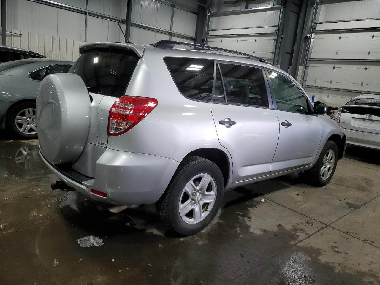 2011 TOYOTA RAV4 - Image 3