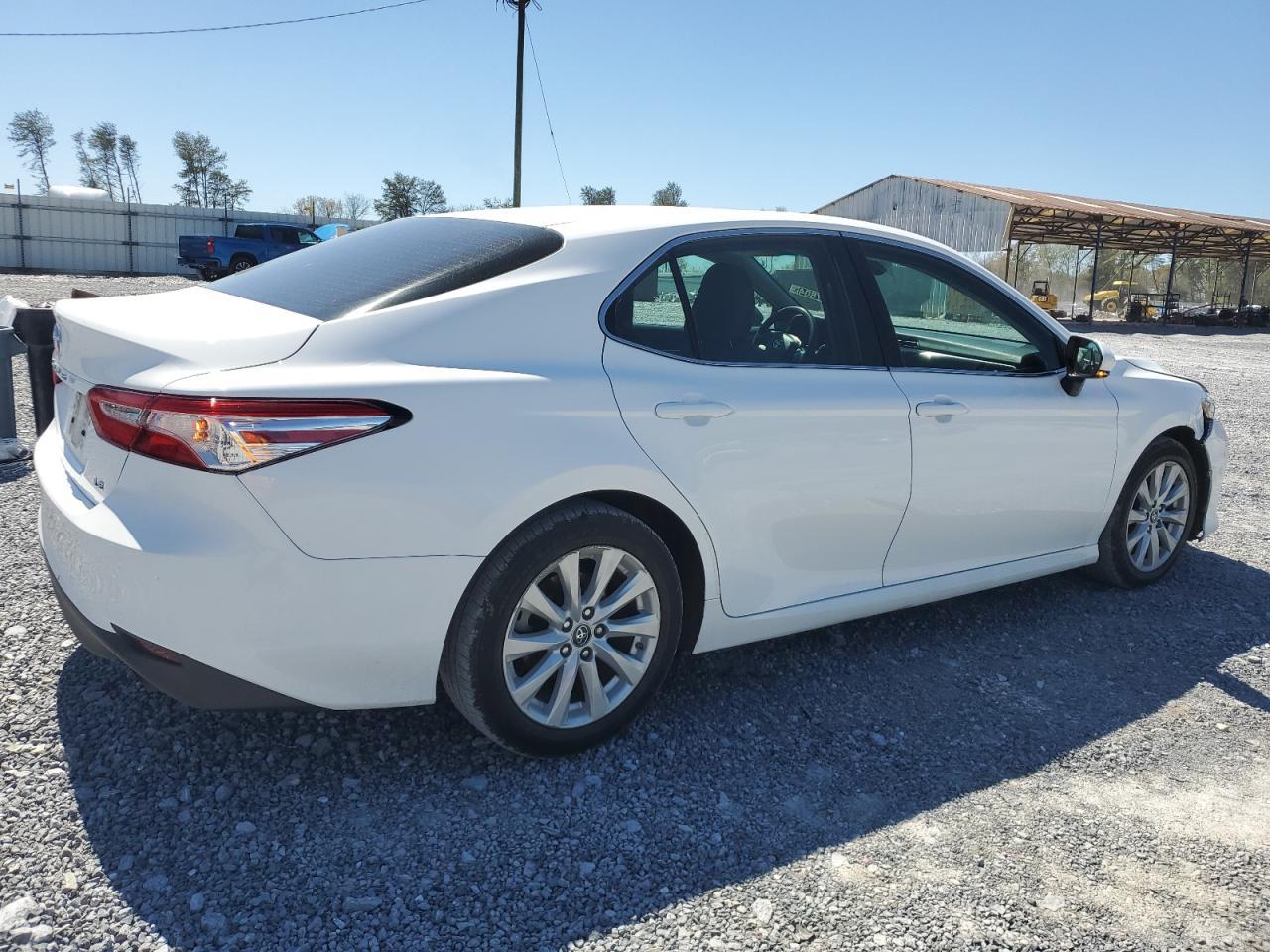 2018 TOYOTA CAMRY L - Image 3