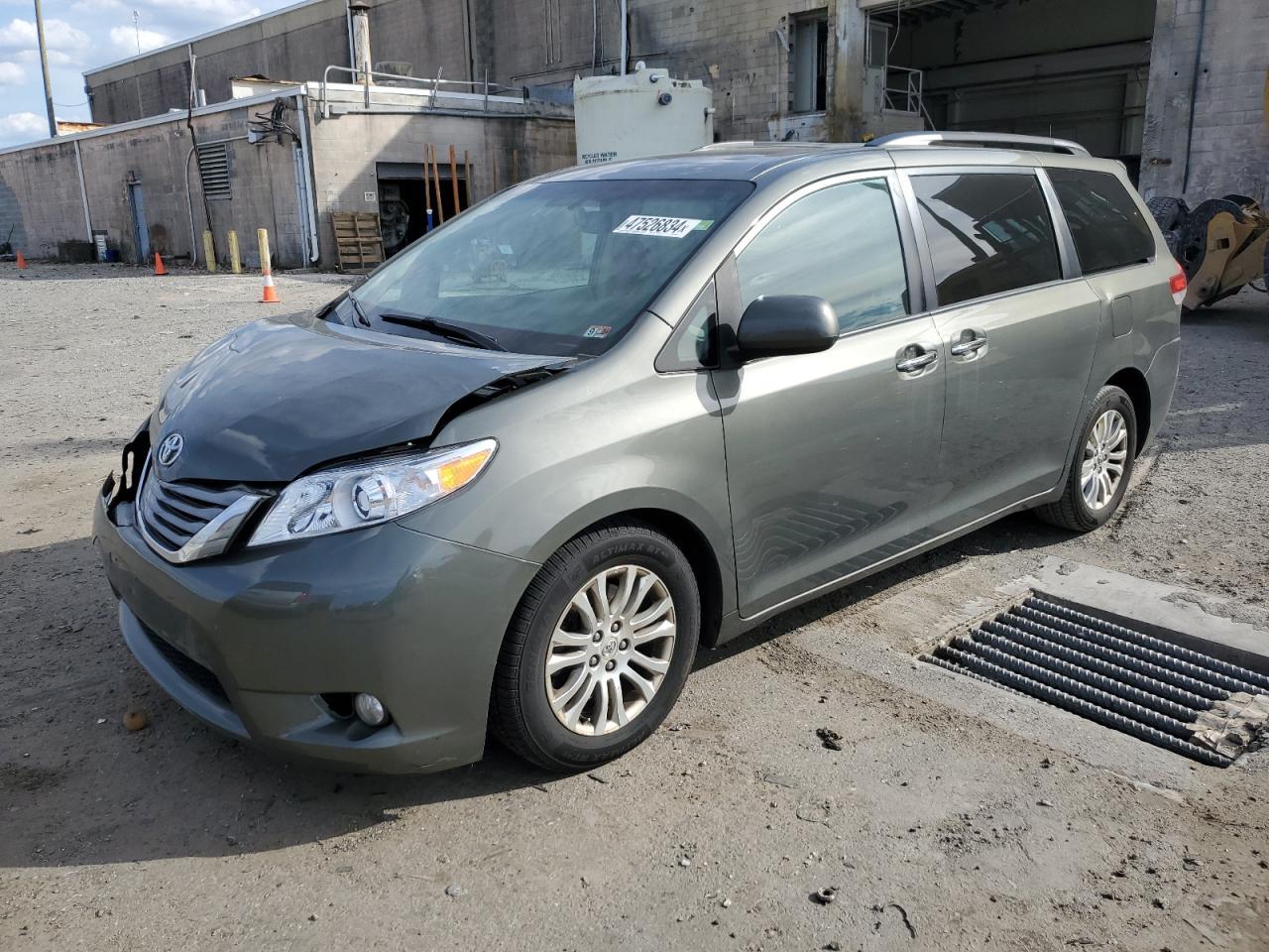 2011 TOYOTA SIENNA XLE