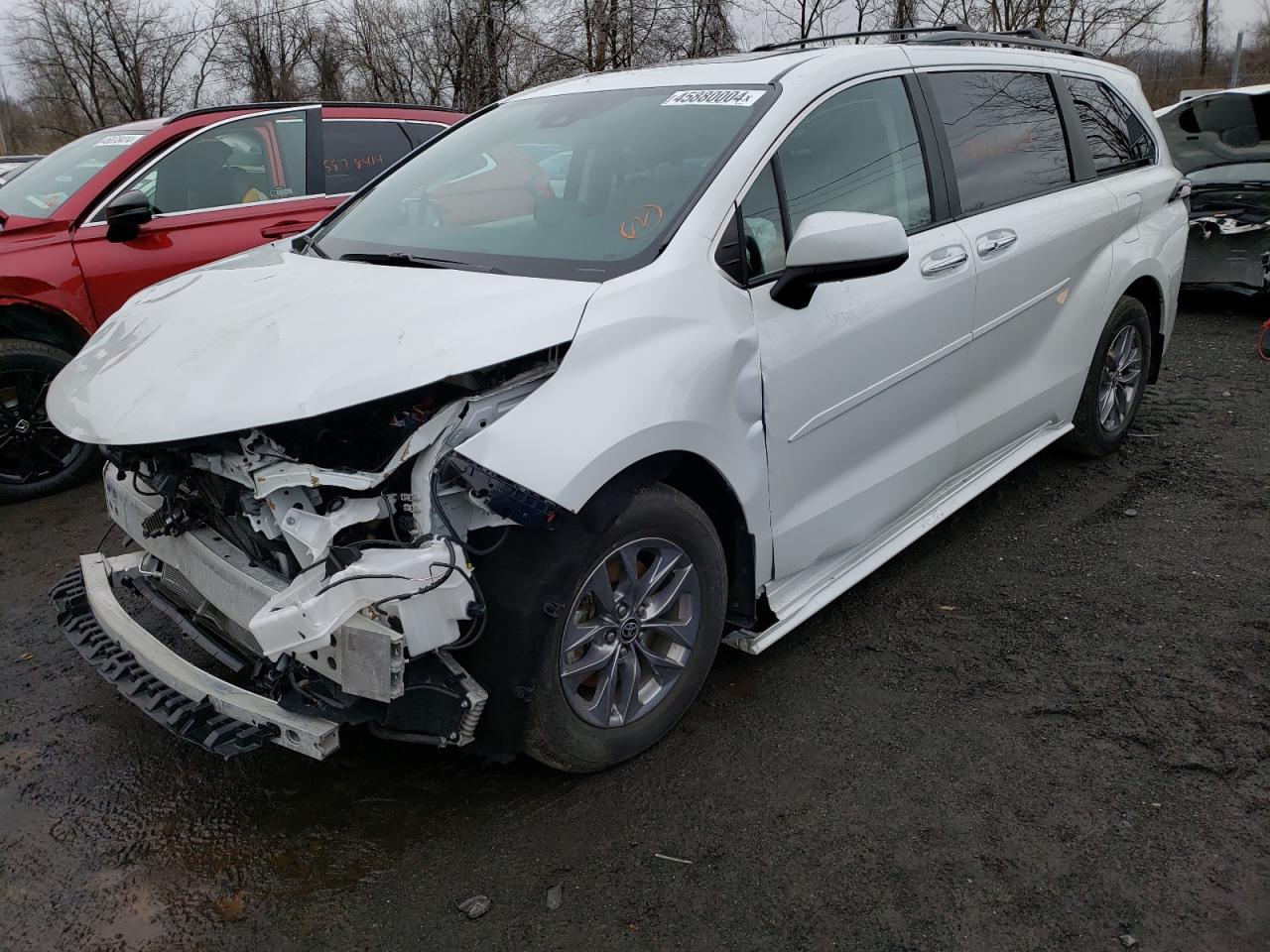 2023 TOYOTA SIENNA XLE