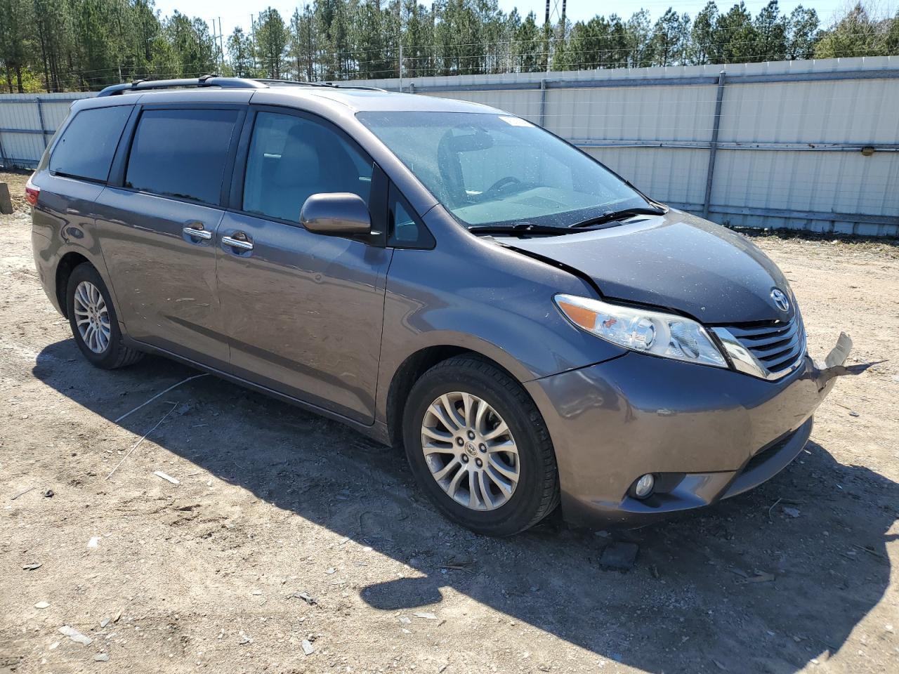 2015 TOYOTA SIENNA XLE - Фото 4