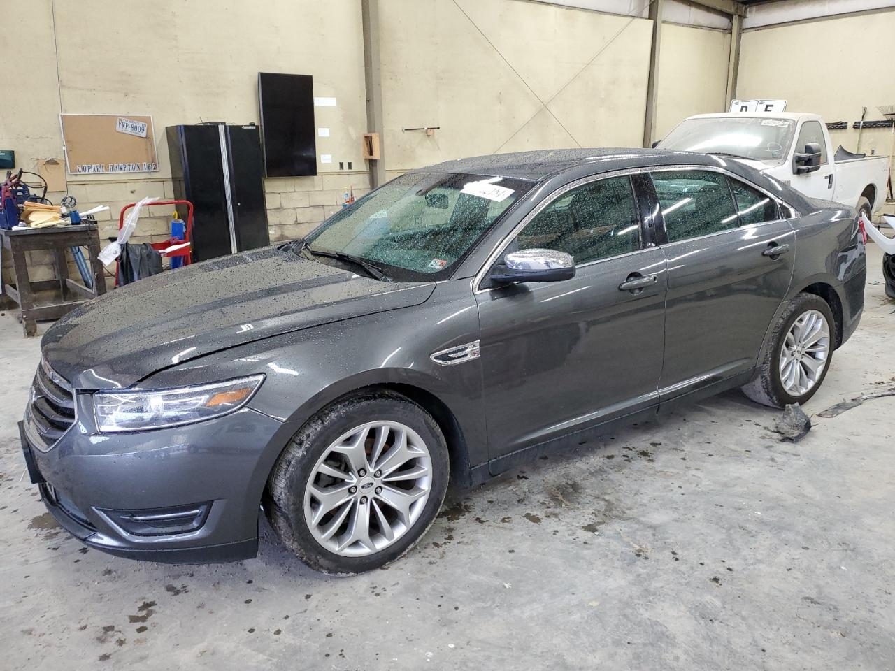 2015 FORD TAURUS LIM car image