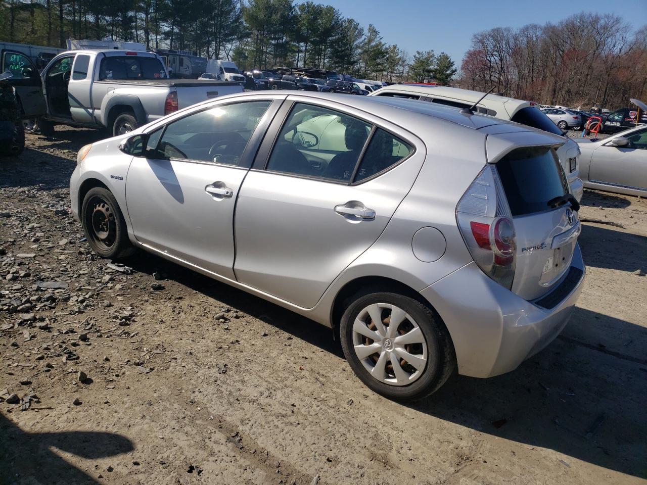 2013 TOYOTA PRIUS C - Image 2