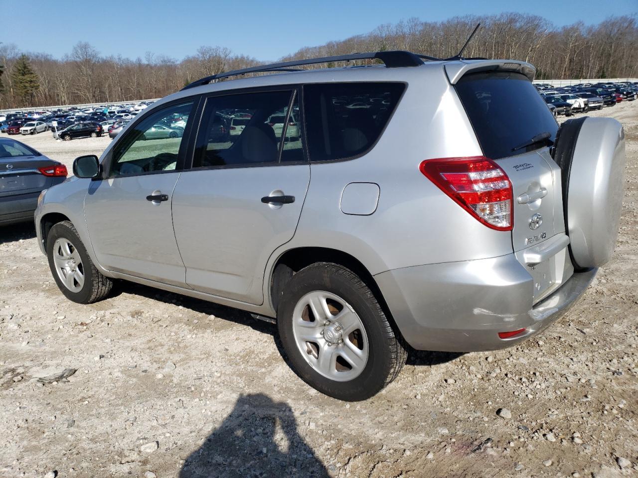 2011 TOYOTA RAV4 - Фото 2