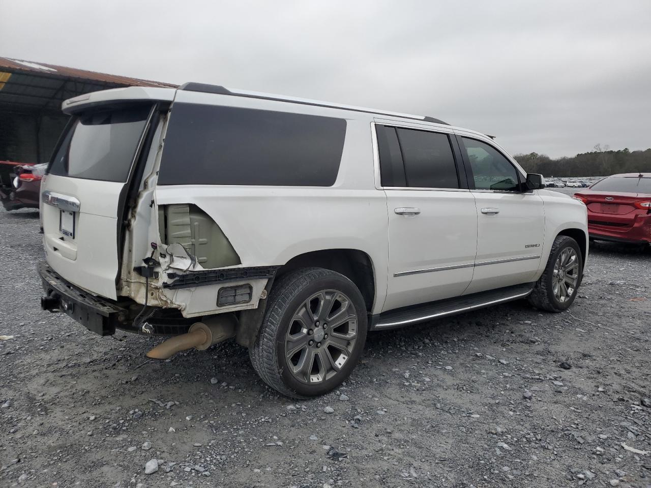 2016 GMC YUKON XL D - Image 3