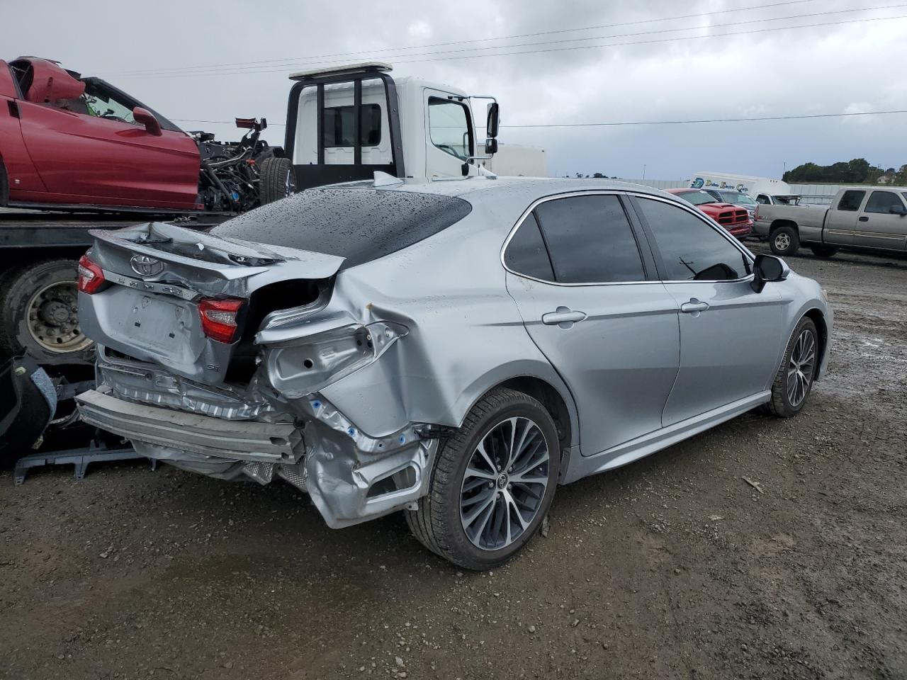 2020 TOYOTA CAMRY SE - Фото 3