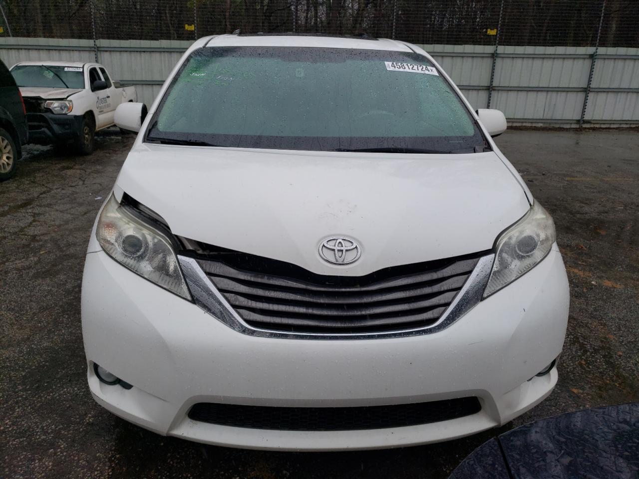 2011 TOYOTA SIENNA XLE - Фото 5