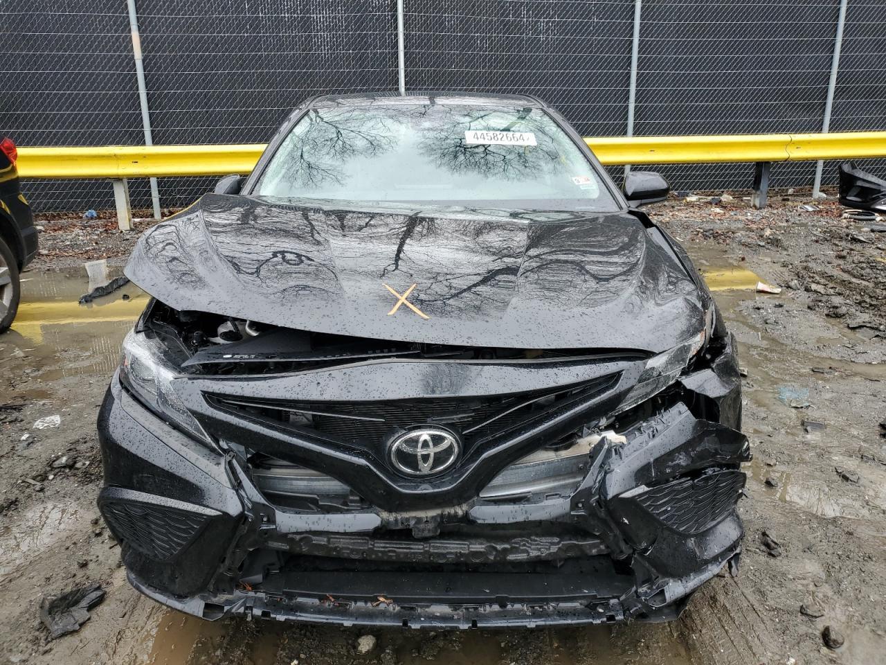 2021 TOYOTA CAMRY SE - Фото 5