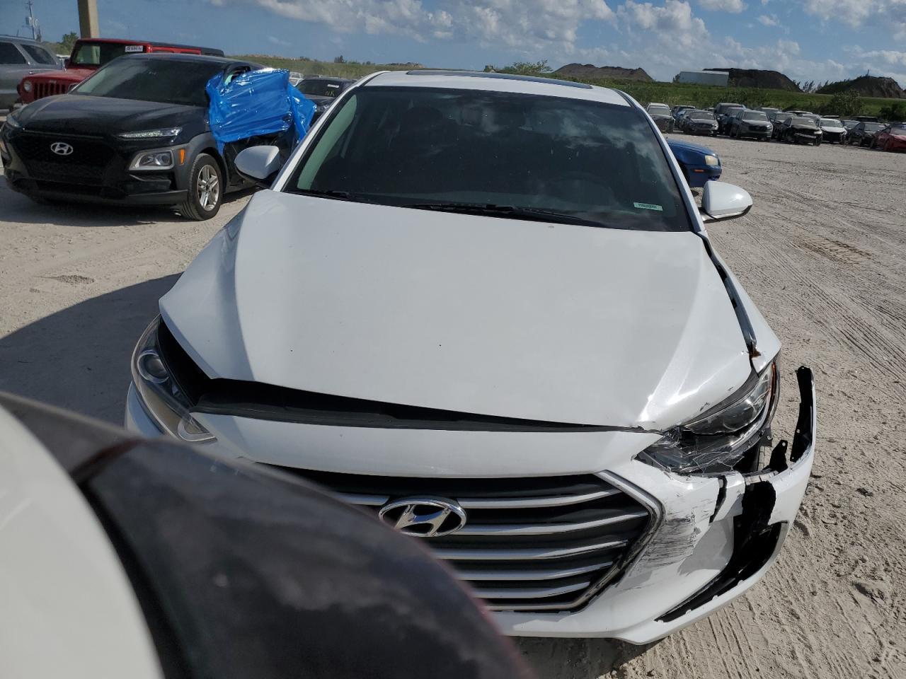 2018 HYUNDAI ELANTRA SE - Фото 5