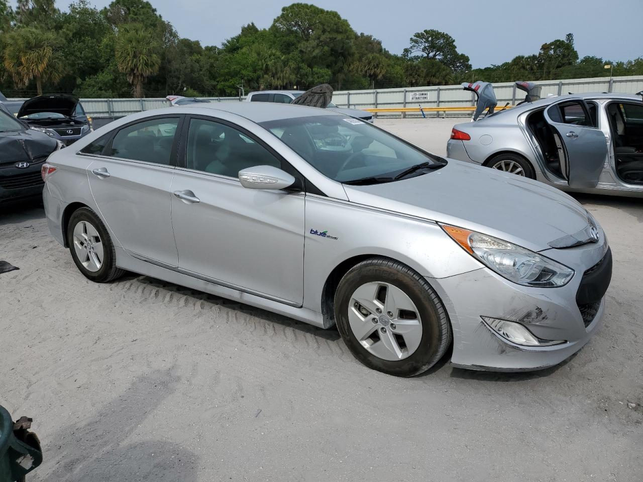 2011 HYUNDAI SONATA HYB - Image 4