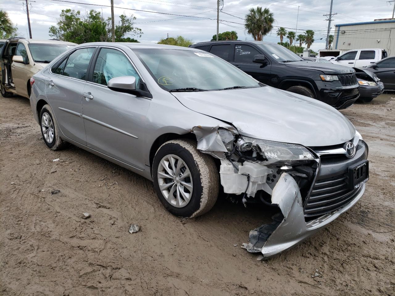 2016 TOYOTA CAMRY LE - Image 4