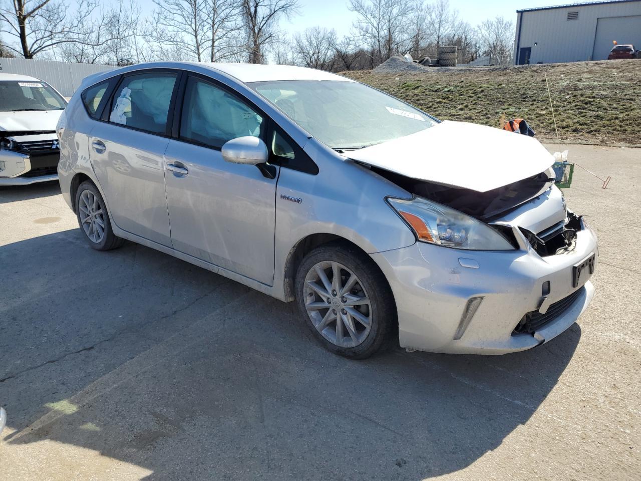 2013 TOYOTA PRIUS V - Фото 4