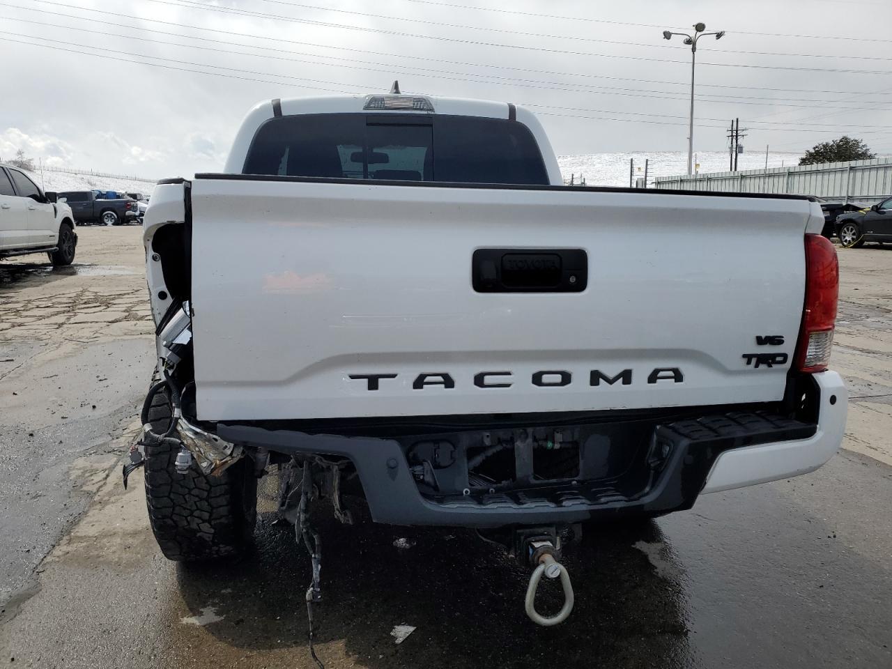 2017 TOYOTA TACOMA DOU - Фото 6