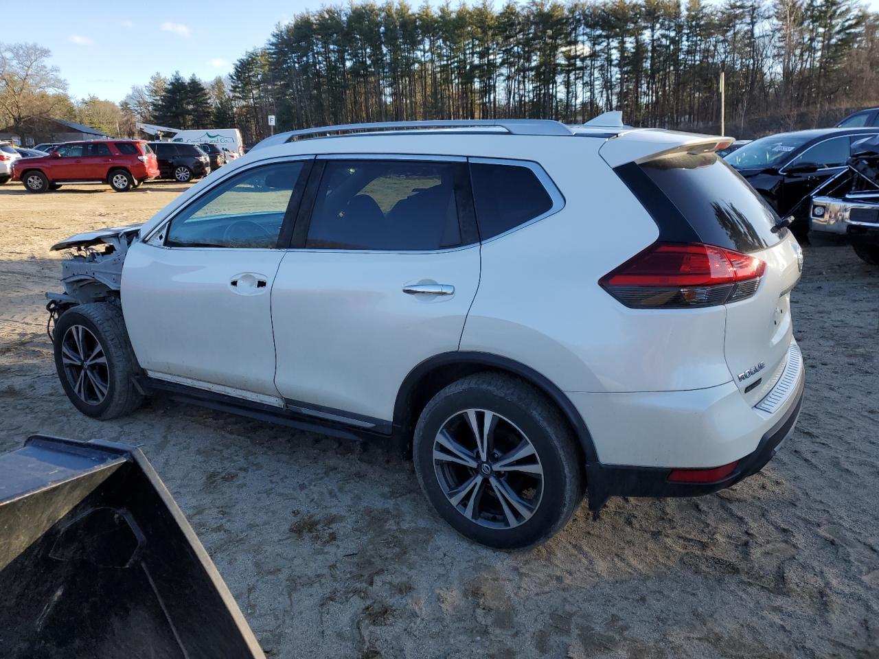 2017 NISSAN ROGUE SV - Image 2