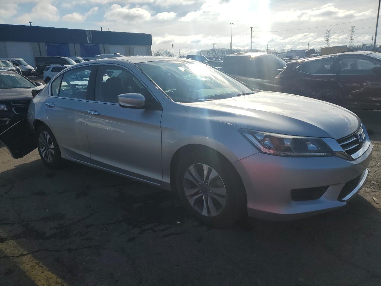 2014 HONDA ACCORD LX - Image 4